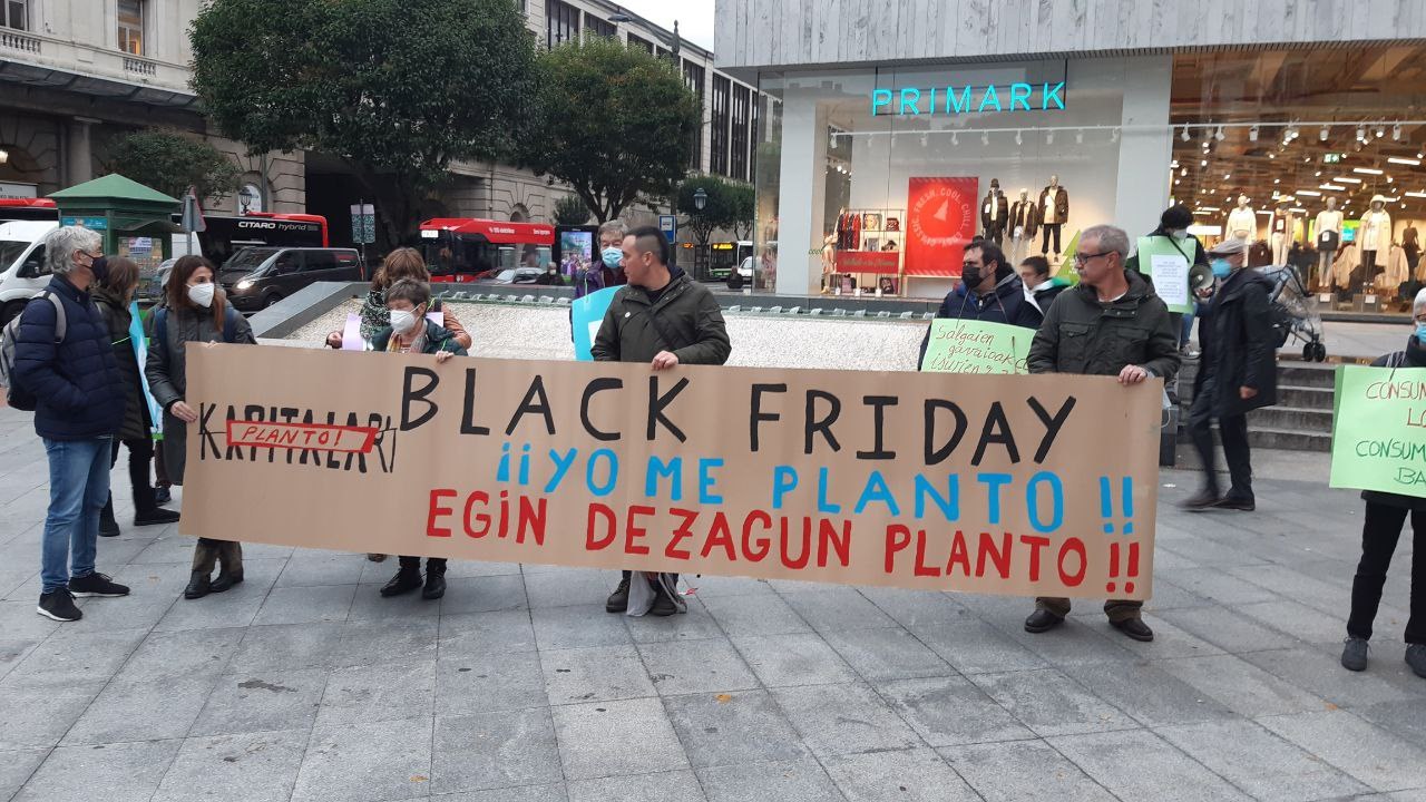 La plataforma EHk kapitalari planto! se planta ante el Black Friday y propone alternativas al modelo de consumo actual La plataforma EHk kapitalari planto! se planta ante el Black Friday y propone alternativas al modelo de consumo actual