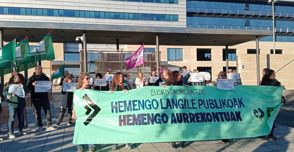 La propuesta aprobada por el Gobierno Vasco excluye y mantiene los recortes