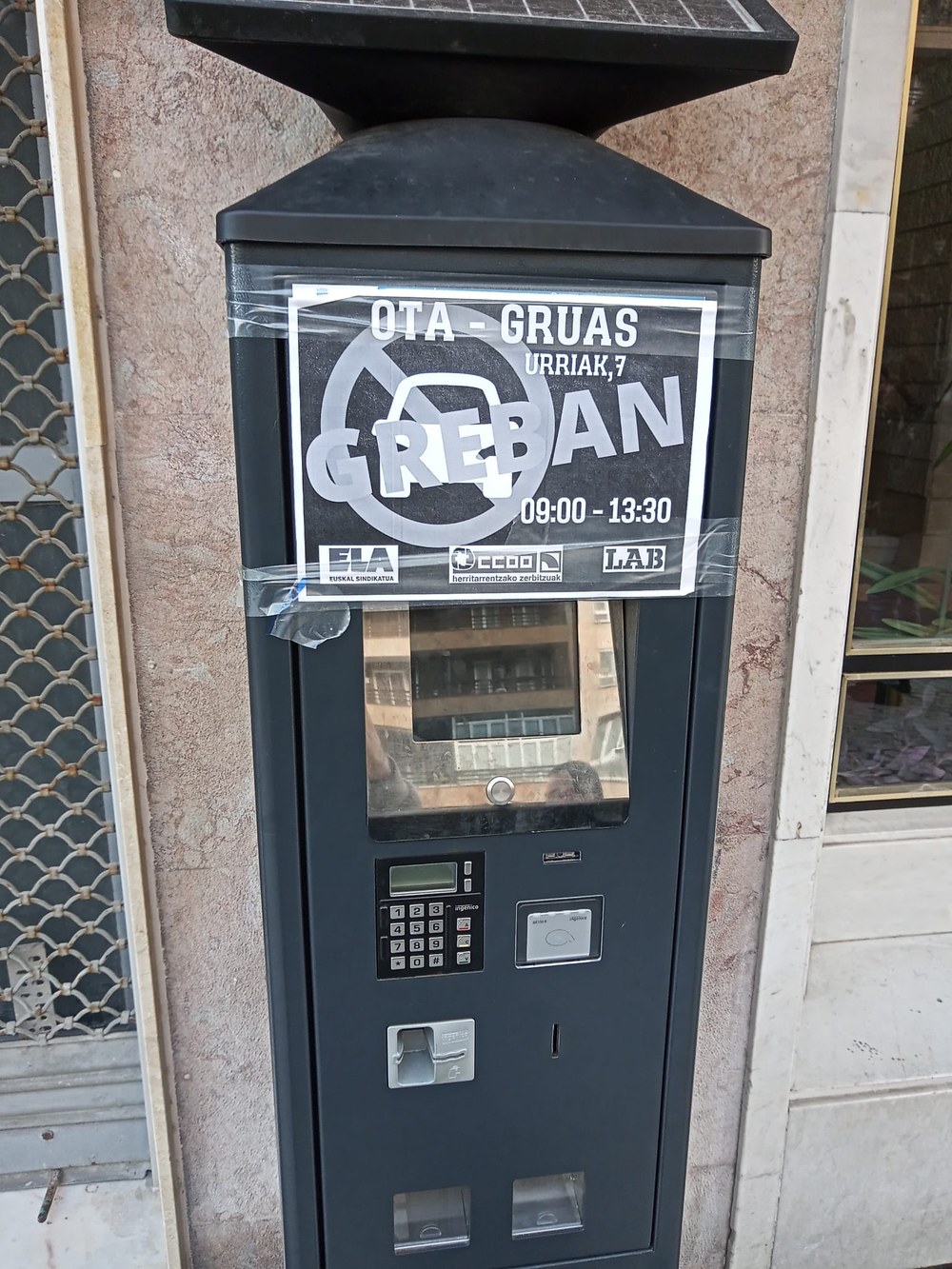 Las plantillas de la OTA y Grúas de Gipuzkoa responden de forma masiva al paro convocado por un convenio que garantice el poder adquisitivo