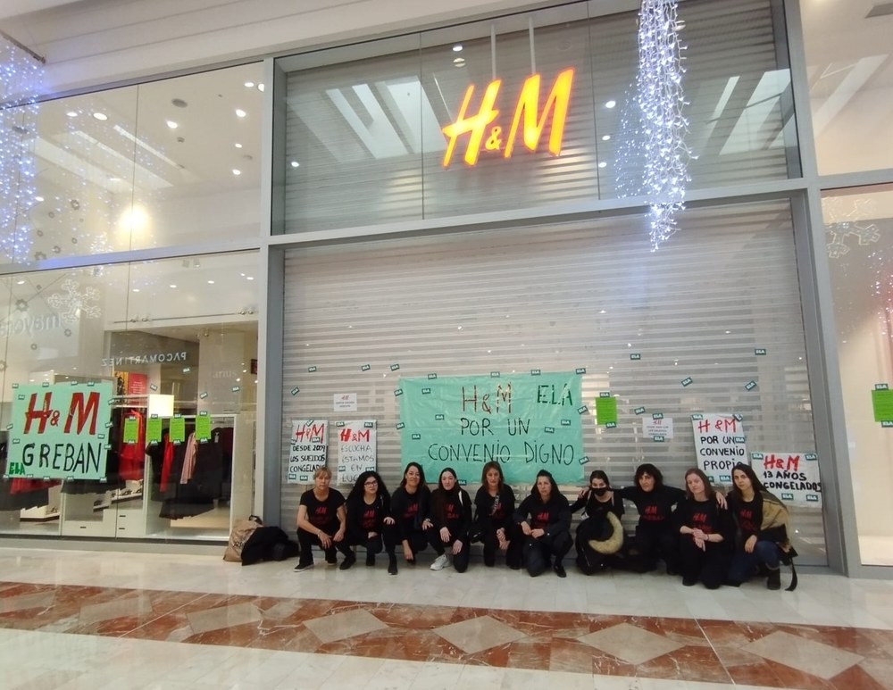 Las trabajadoras de la tienda de H&M de La Morea están en huelga indefinida para negociar un convenio propio