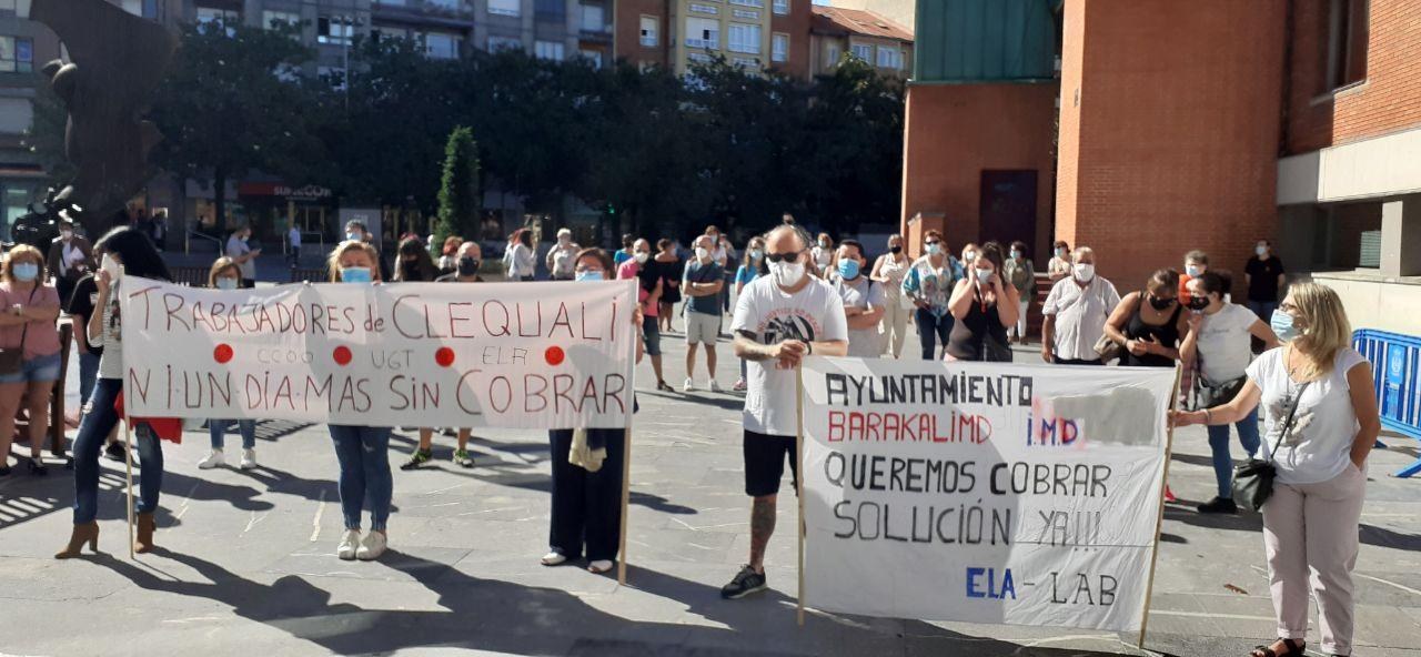 Las trabajadoras de limpieza de Barakaldo se movilizan contra empresas y Ayuntamiento para cobrar sus salarios