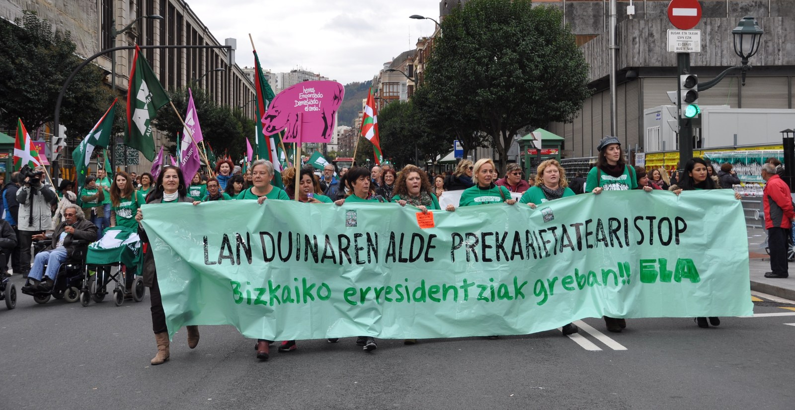 Las trabajadoras de residencias de Bizkaia llevan 50 días en huelga