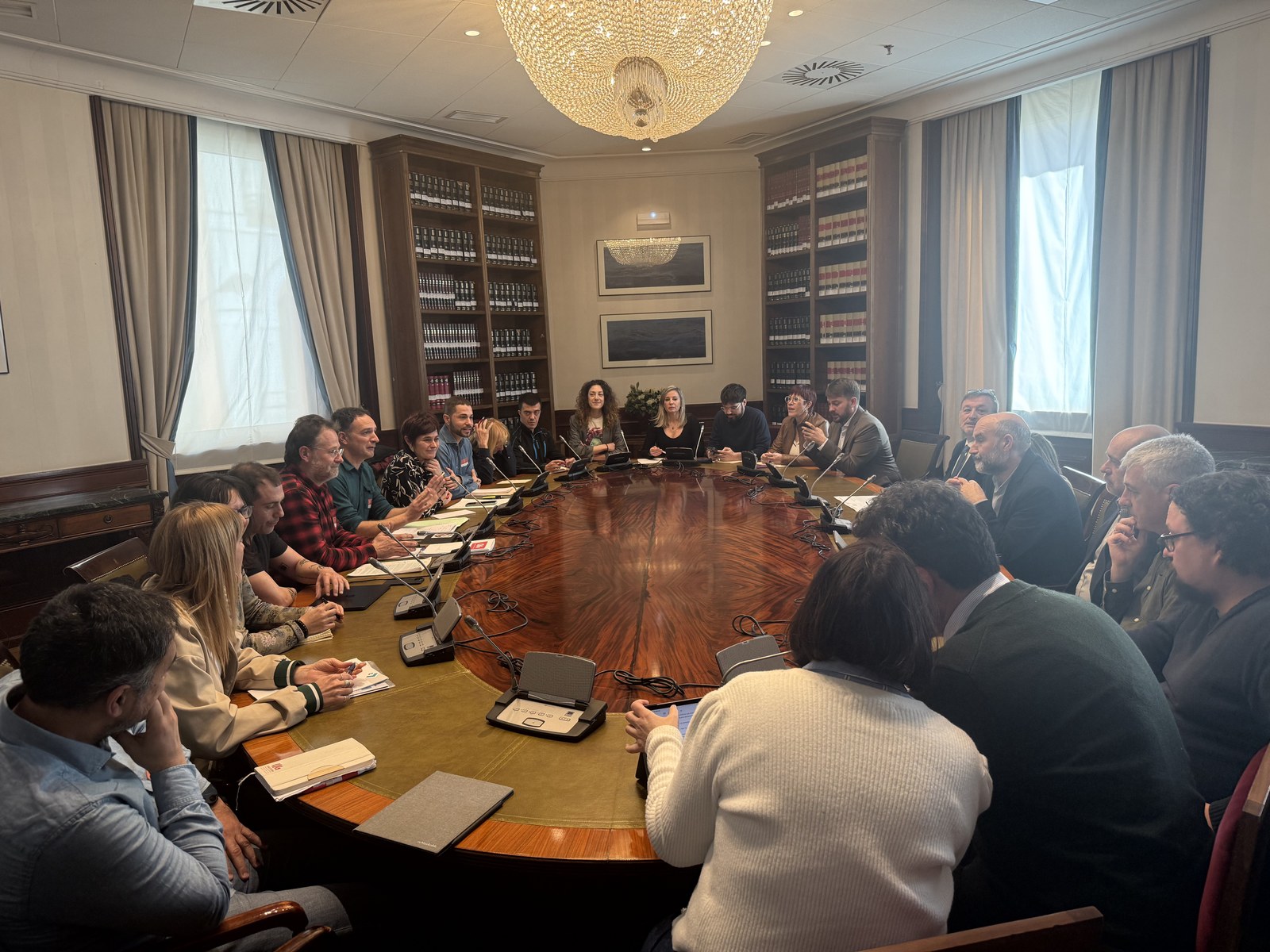 Los sindicatos de las naciones sin Estado han solicitado en el Congreso poder mejorar el SMI español