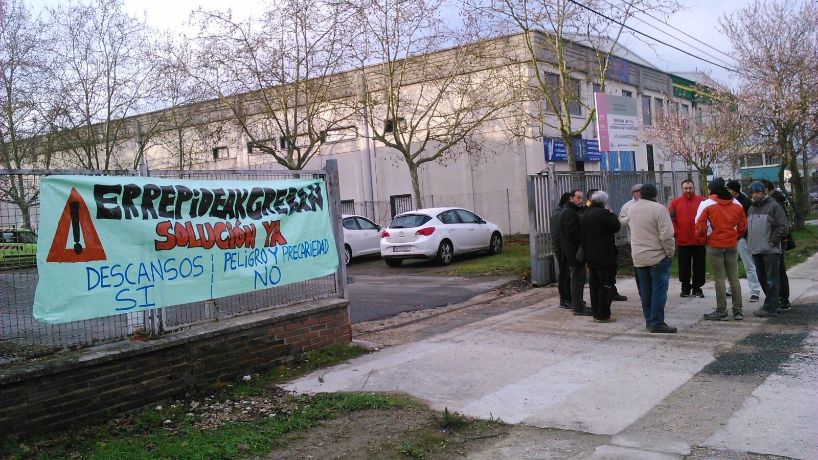 Los trabajadores de mantenimiento de carreteras de Araba han iniciado hoy una huelga indefinida