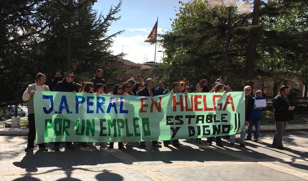 Los trabajadores/as del servicio de limpieza viaria del Ayuntamiento del Valle de Trápaga en huelga indefinida Los trabajadores/as del servicio de limpieza viaria del Ayuntamiento del Valle de Trápaga en huelga indefinida