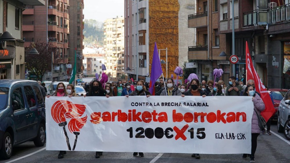 Manifestación de las trabajadoras del sector de limpieza de edificios y locales de Bizkaia por un convenio digno que ponga fin a la brecha salarial