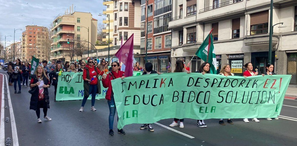 Manifestación en Bilbo de la plantilla en huelga en contra de los despidos