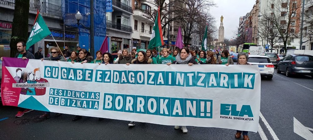 Manifestación en el primer día de huelga en residencias de Bizkaia