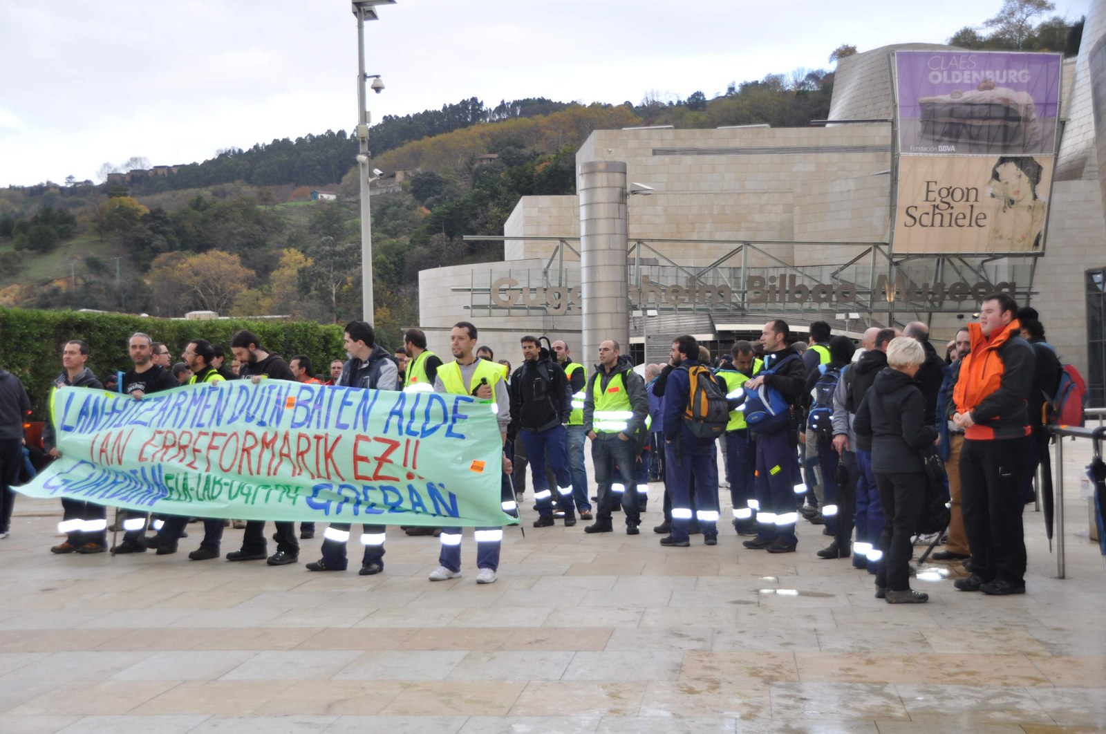 Marcha a pie de la plantilla de Guardian Llodio