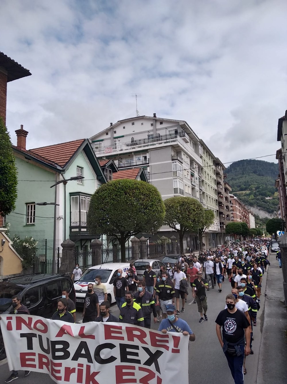 Marcha de los trabajadores de Tubacex por Llodio para exigir la retirada del ERE