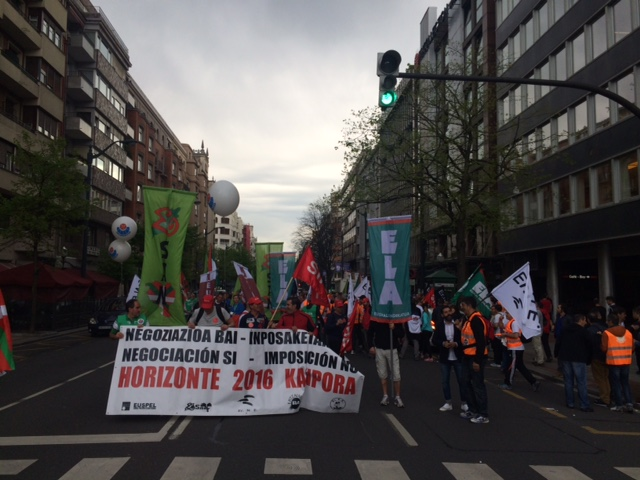 Marcha para denunciar la imposición de recortes y del plan horizonte 2016 en la Ertzaintza