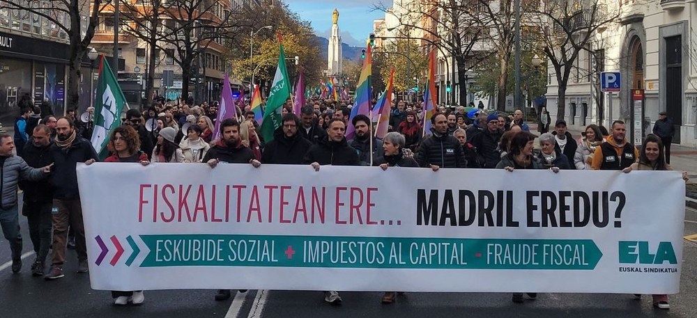 Más de 3.000 personas salen a la calle para exigir a las Diputaciones una reforma fiscal justa