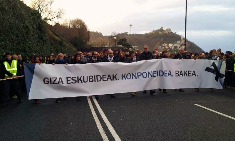 Decenas de miles de manifestantes en contra de la dispersión de los presos/as en Donostia