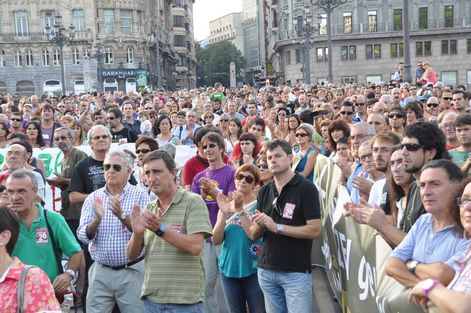 Miles de personas salen a la calle en apoyo de la huelga general