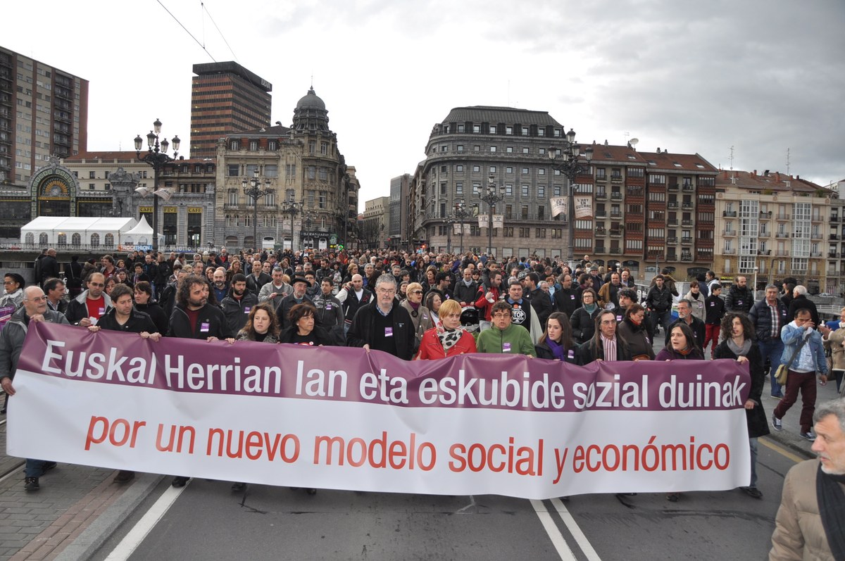 Miles de personas se manifiestan en Bilbao por el empleo y los derechos ...