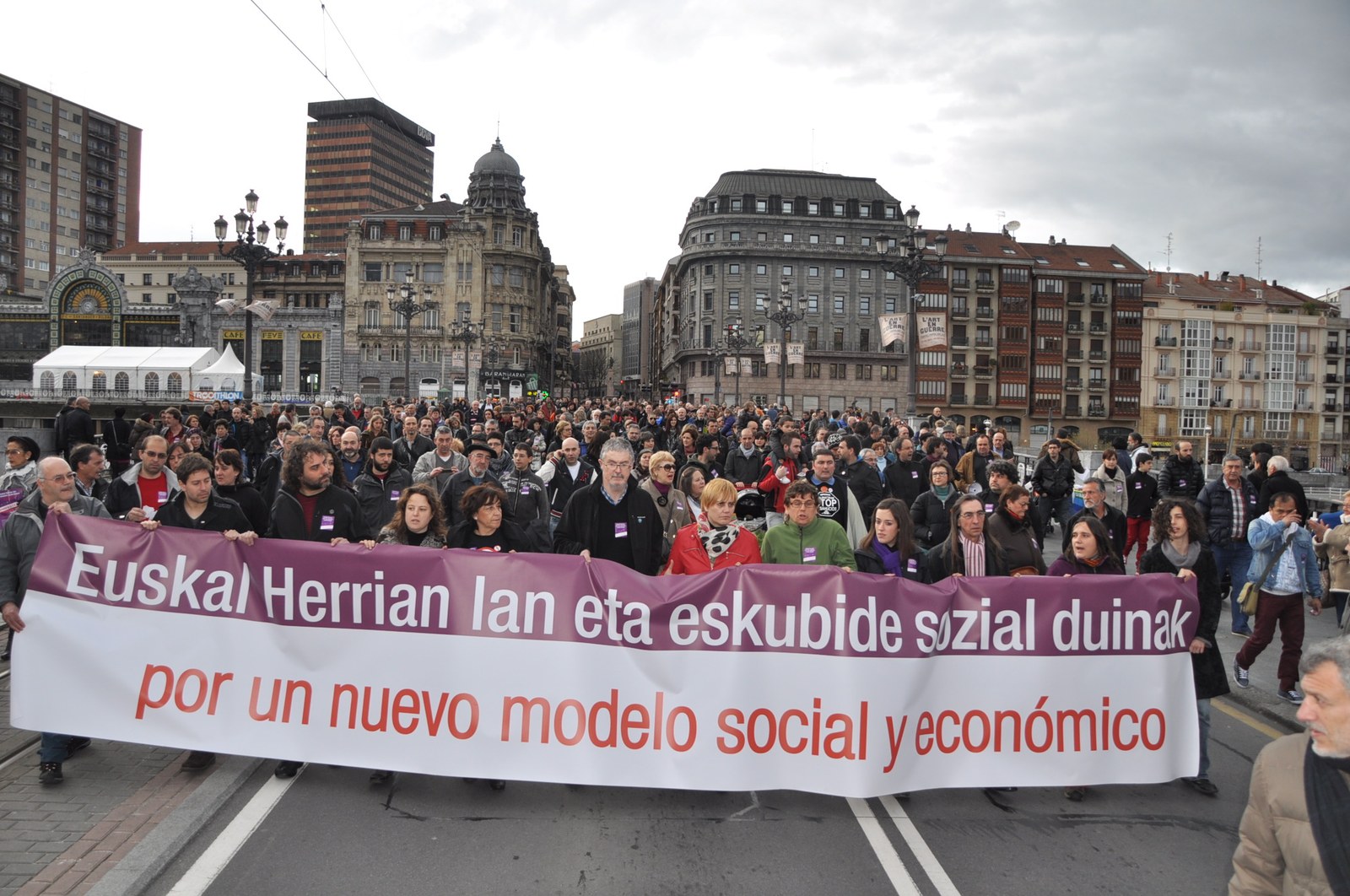 Miles de personas se manifiestan en Bilbao por el empleo y los derechos sociales