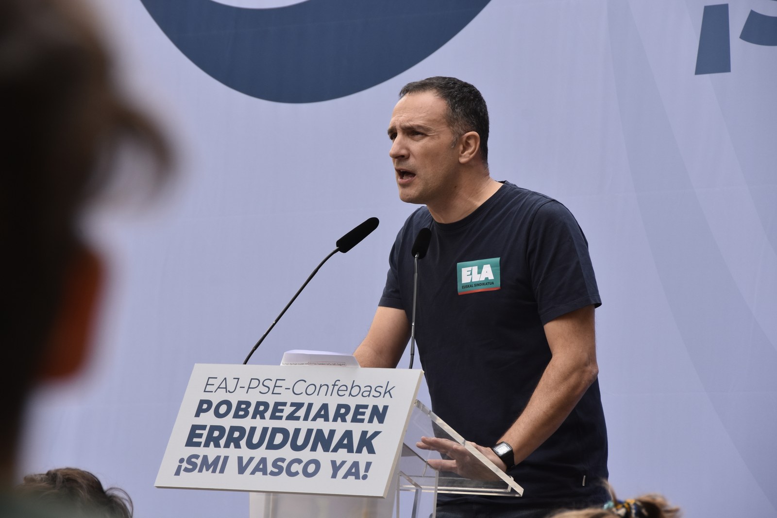 Miles de trabajadores y trabajadoras se movilizan a favor del salario mínimo propio