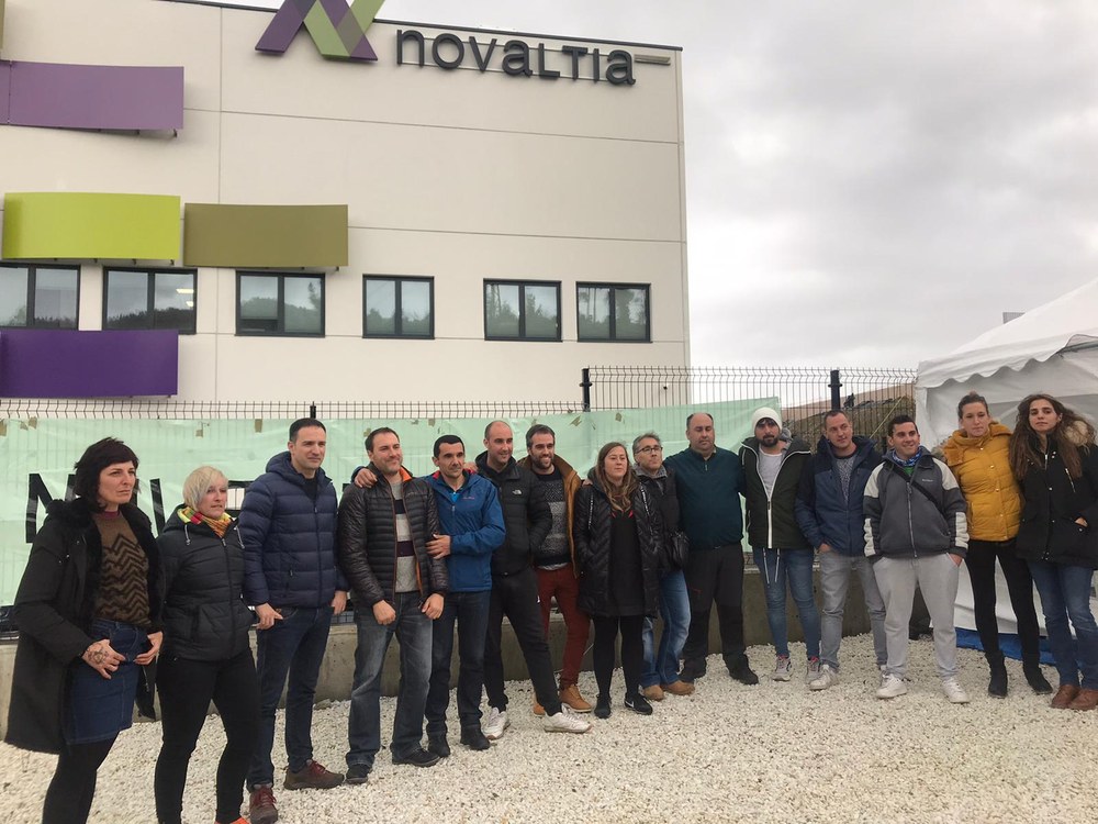 Mitxel Lakuntza, con los trabajadores de Novaltia, en huelga desde el 22 de julio