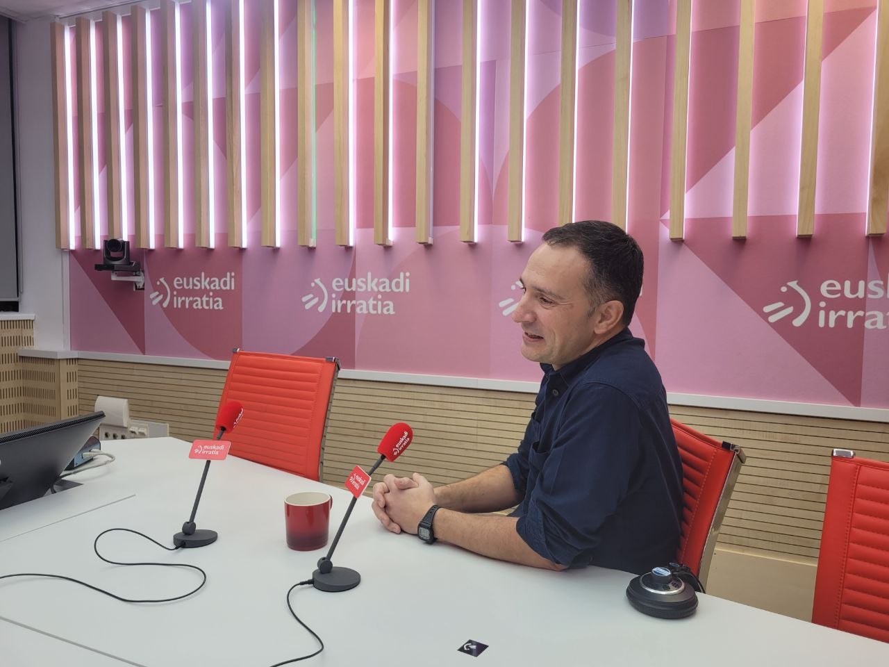 Mitxel Lakuntza: "Es antidemocrático y autoritario negar el debate de la iniciativa legislativa popular del SMI"