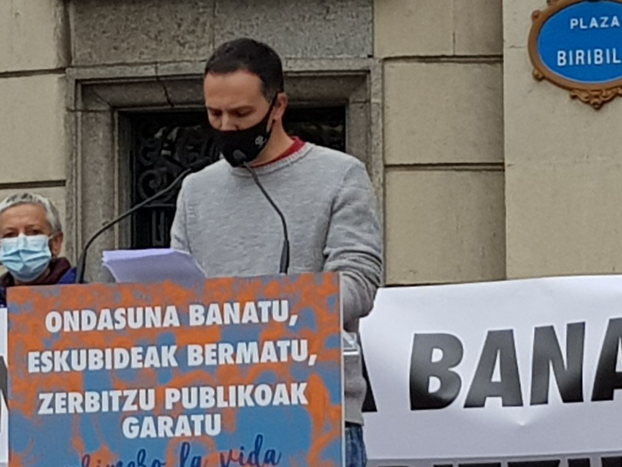 Mitxel Lakuntza: "Venimos a exigir otra salida"