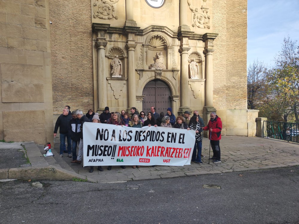 Movilización contra los 5 despidos que pretende hacer el Gobierno de Navarra
