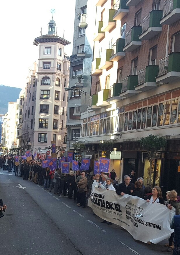 Movilización en Bilbao para denunciar los recortes en las prestaciones sociales