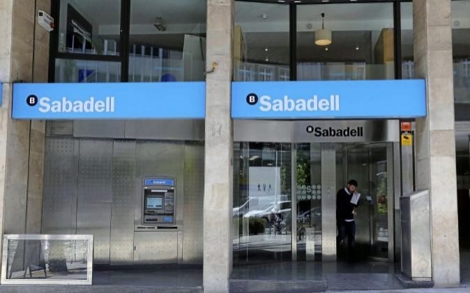Movilizaciones de la plantilla de Banco Sabadell contra el ERE, que afectará a 82 personas en Hego Euskal Herria