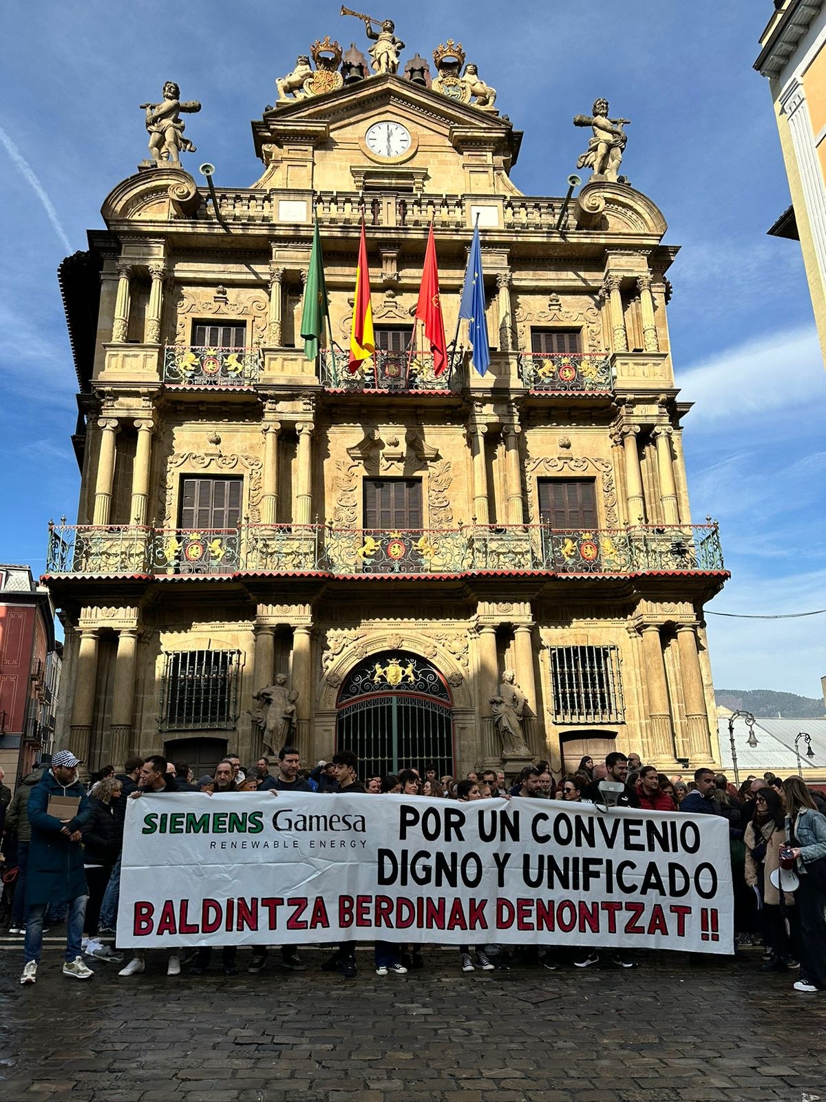 Movilizaciones para exigir que equiparen sus condiciones con las de otros centros de Navarra