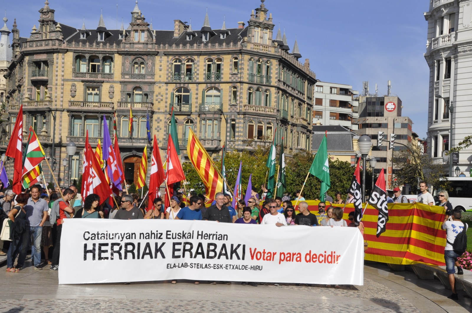 Muñoz: "Estamos a favor del referéndum y contra la represión que sufre el pueblo catalán"
