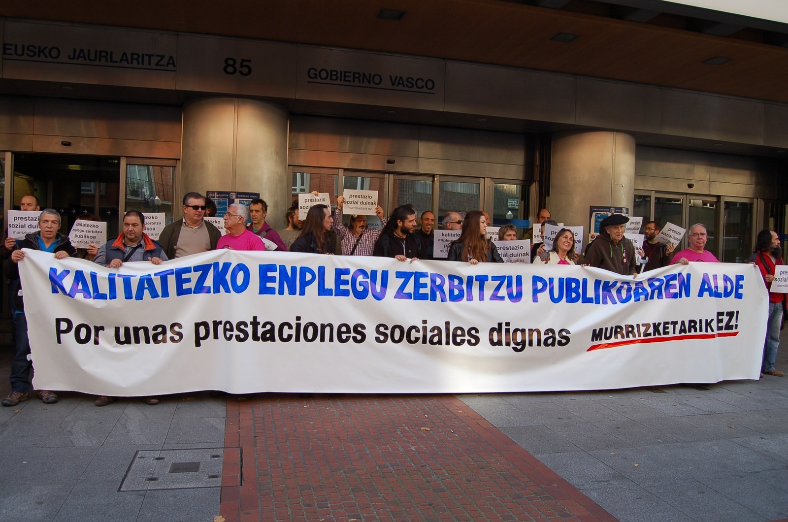 Nueva concentraciòn contra los recortes del Gobierno Vasco