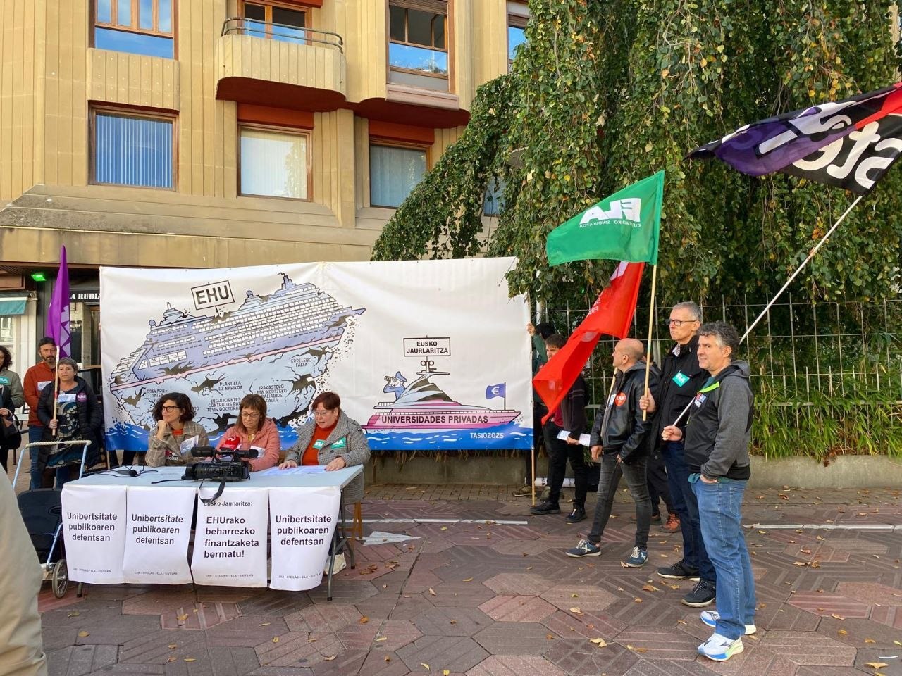 Profesorado y personal de la EHU exige al Gobierno Vasco más financiación en los presupuestos de 2026 Profesorado y personal de la EHU exige al Gobierno Vasco más financiación en los presupuestos de 2026