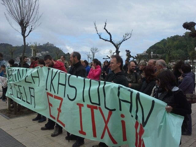 Protesta contra la reducción de aulas en la Ikastola Jakintza de Donostia