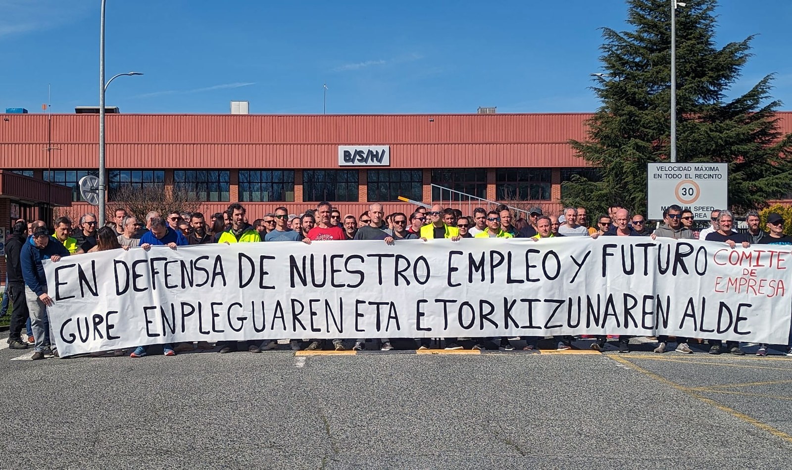 Reclaman garantías de empleo y futuro para la empresa ante la deslocalización de la producción