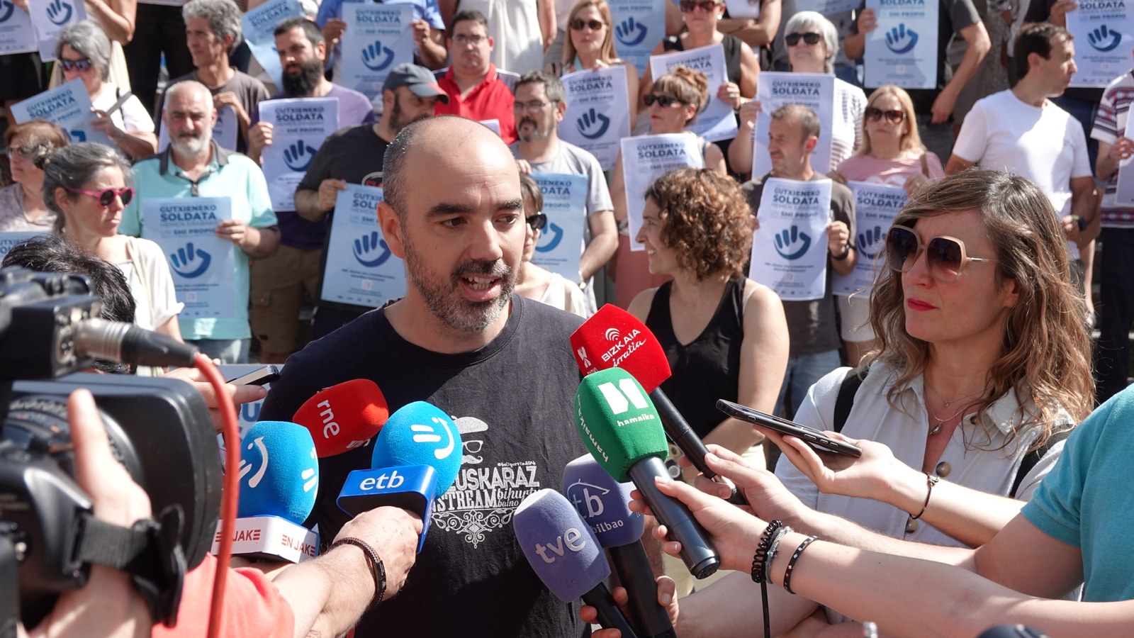 Representantes sindicales de 56 empresas presentan una moción para un salario propio