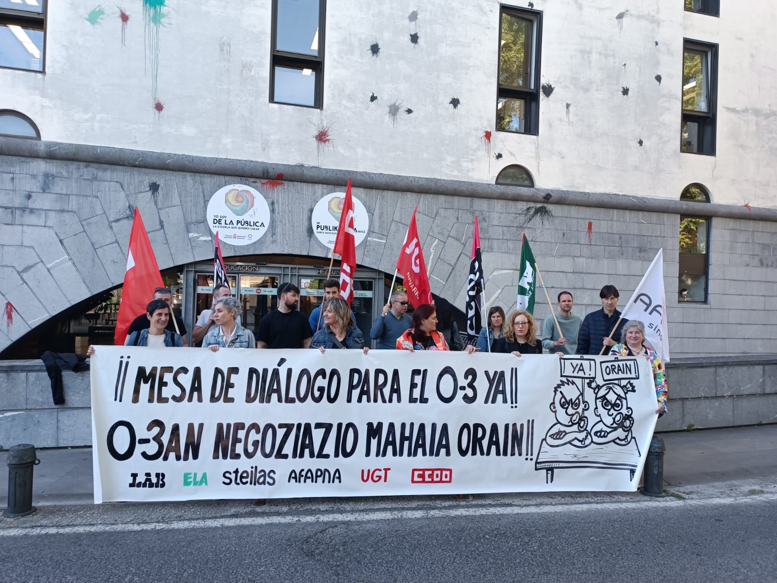 Concentración para que la representación sindical participe en la negociación de las condiciones del ciclo 0-3 con el Educación y la FNMC Concentración para que la representación sindical participe en la negociación de las condiciones del ciclo 0-3 con el Educación y la FNMC