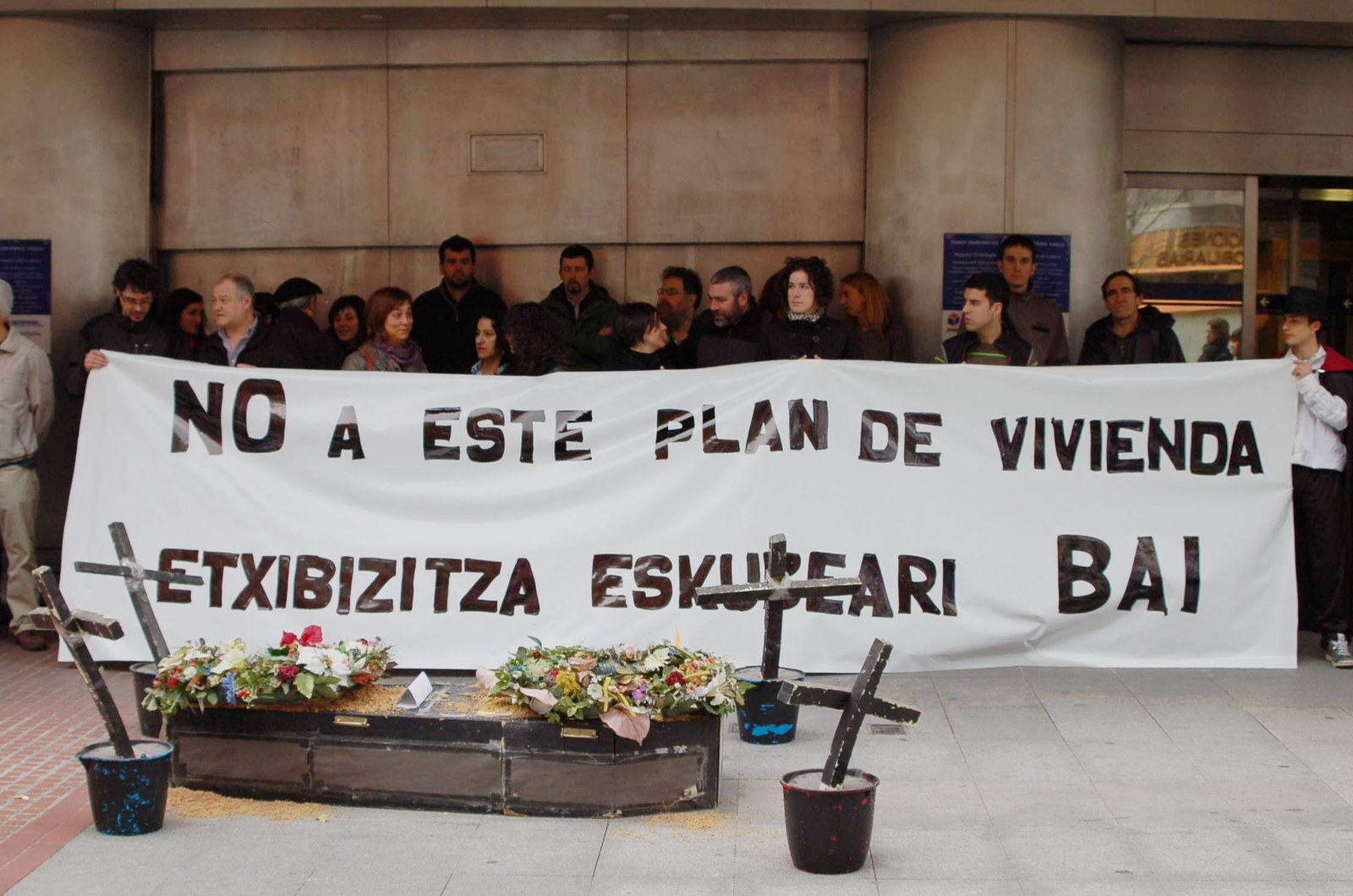 Sindicatos y colectivos sociales ‘entierran' el Plan Director de Vivienda