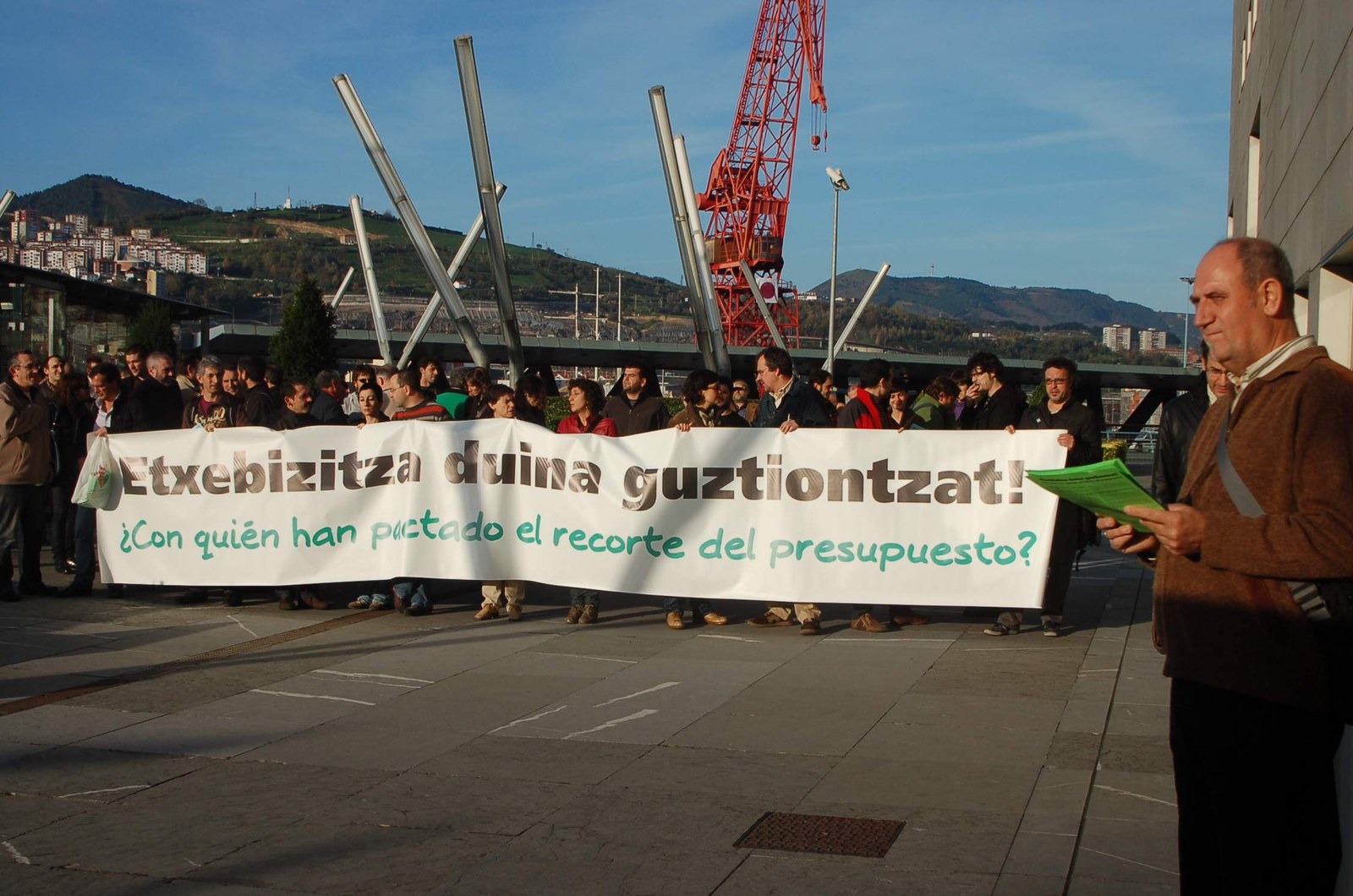 Sindicatos y diversas asociaciones exigen otra política en vivienda