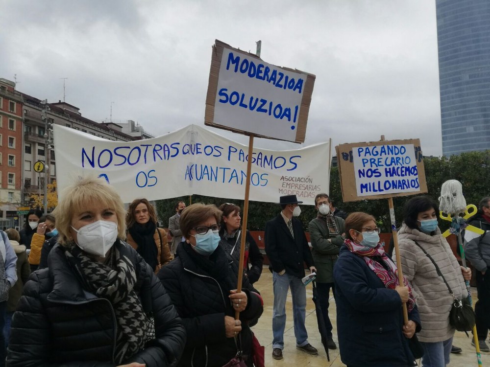 Trabajadoras de Limpiezas de Gipuzkoa se desplazan a Bilbao para apoyar a las trabajadoras en huelga del Guggenheim