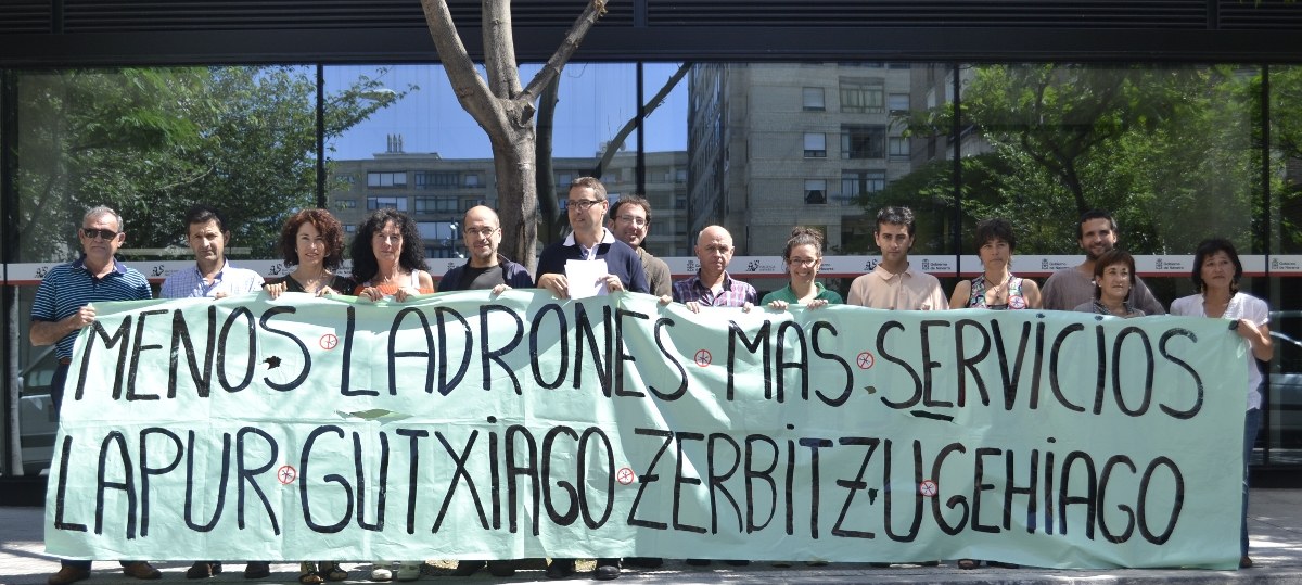 Trabajadores/as de Hacienda Foral protestan todos los días durante la campaña de la declaración de la Renta