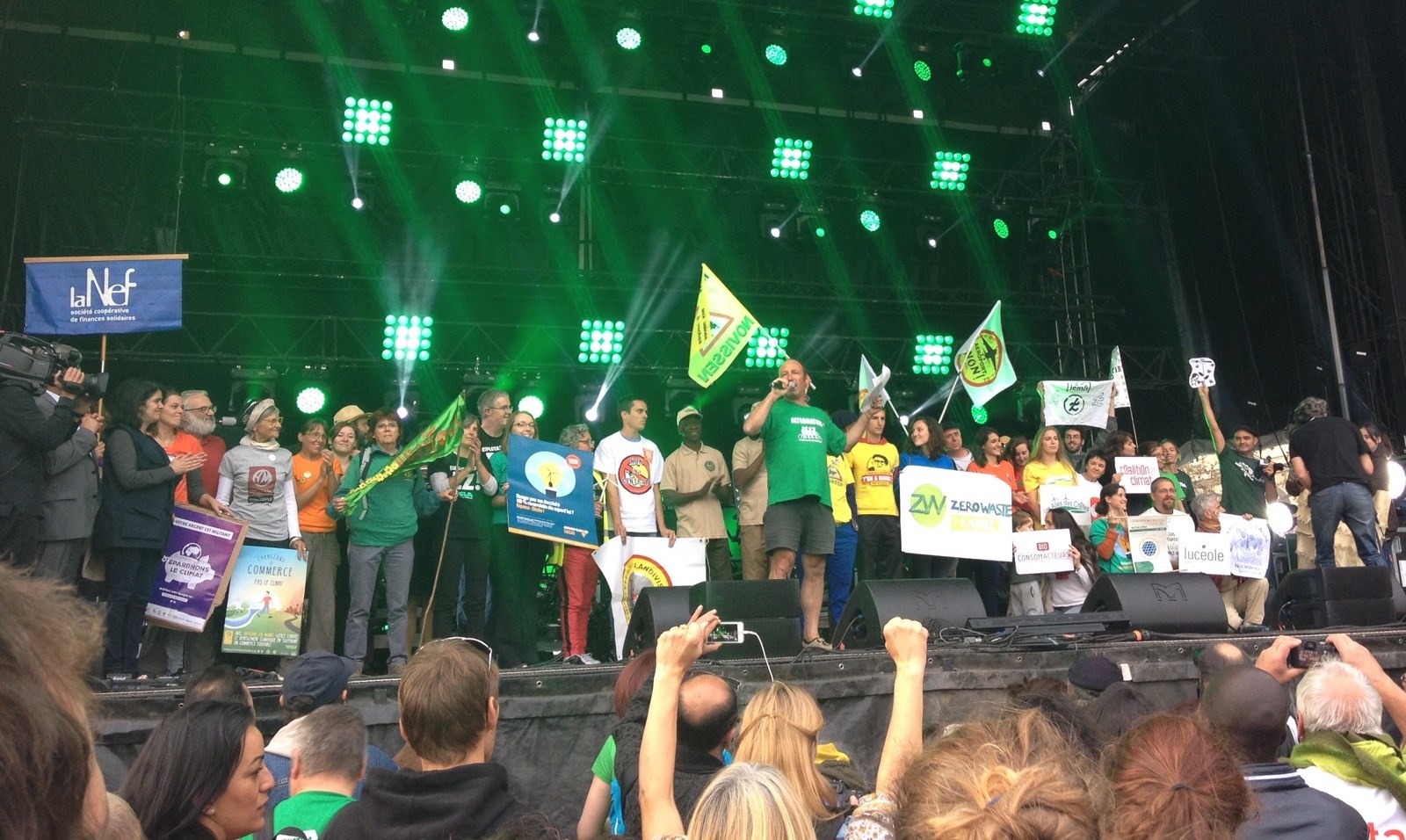 Una delegación de ELA participó ayer en París en la llegada del Tour de las Alternatiba
