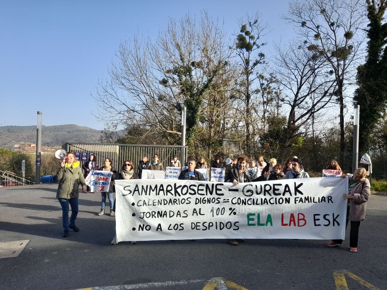 Huelga indefinida contra los cinco despidos y para pedir jornadas completas Huelga indefinida contra los cinco despidos y para pedir jornadas completas