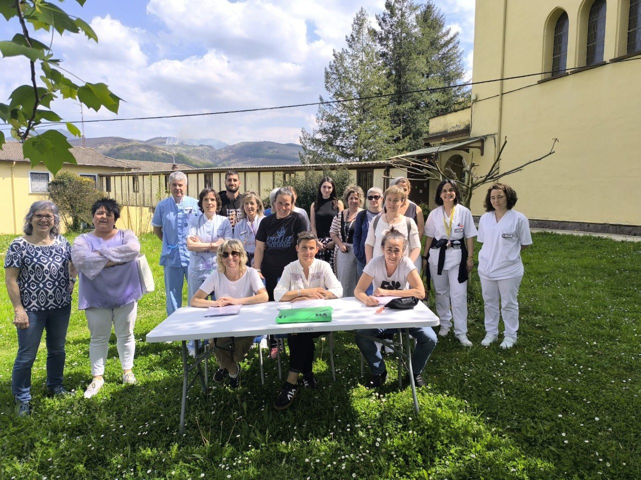 La plantilla se concentrará frente al Dto. de Derechos Sociales al inicio de otros 10 días de huelga La plantilla se concentrará frente al Dto. de Derechos Sociales al inicio de otros 10 días de huelga