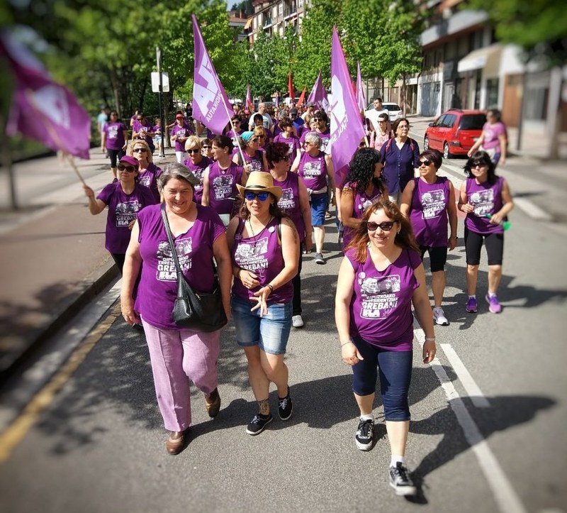 Las cuidadoras viven en precario; los usuarios sobreviven en precario