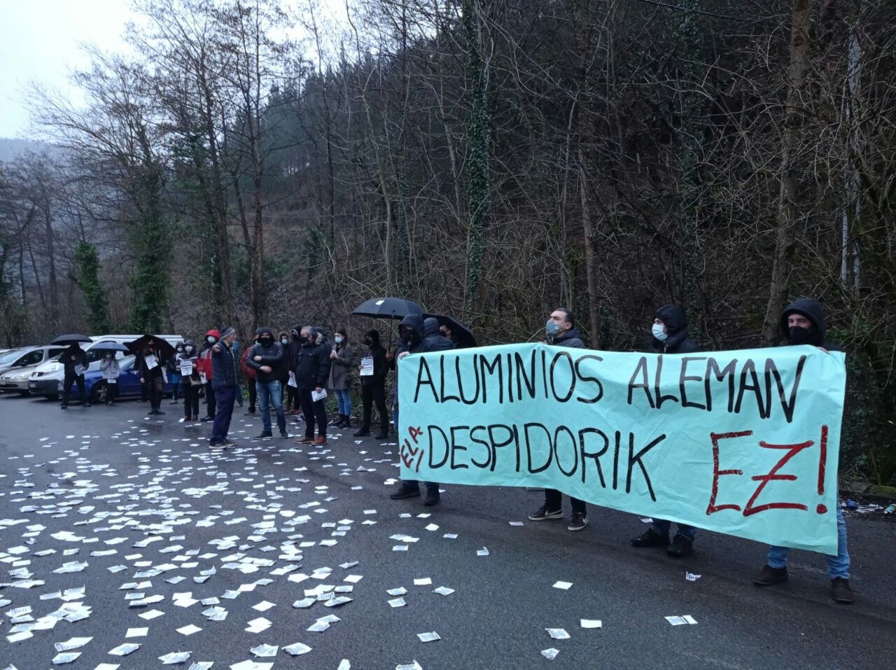 Concentración en protesta por cuatro despidos en Aluminios Aleman de Legazpi Concentración en protesta por cuatro despidos en Aluminios Aleman de Legazpi