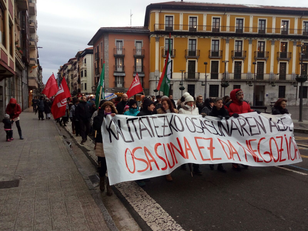 Imágenes de la multitudinaria manifestación del 28 de febrero en defensa de los y las trabajadoras de la Clínica Asunción de Tolosaldea