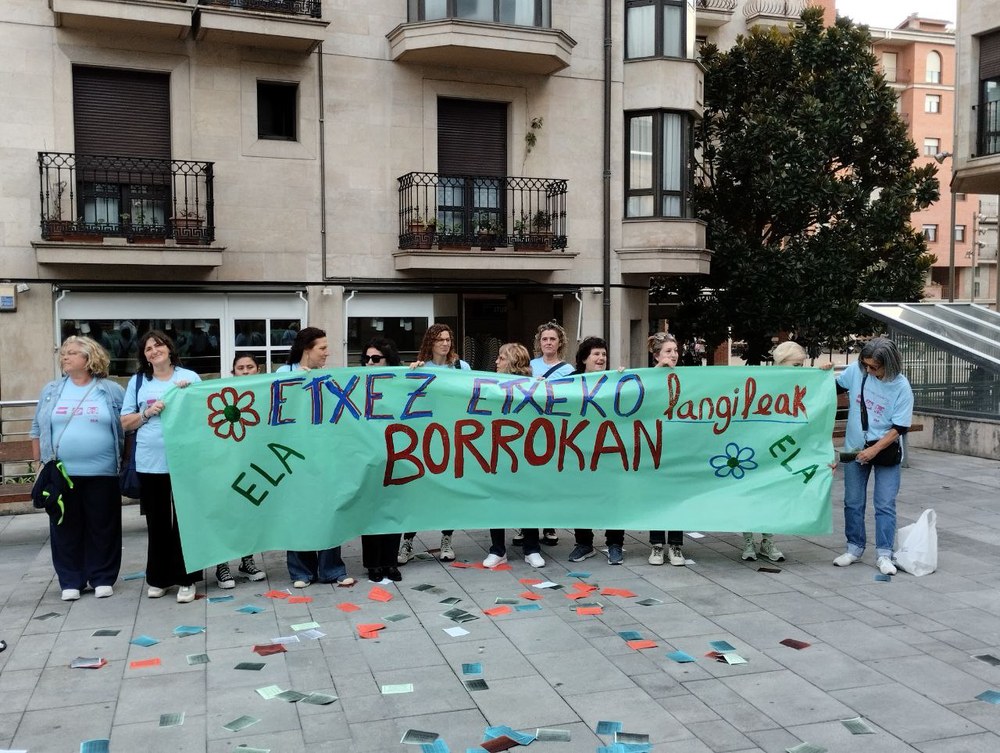 Las trabajadoras, que sufren una brecha salarial, inician movilizaciones por un convenio