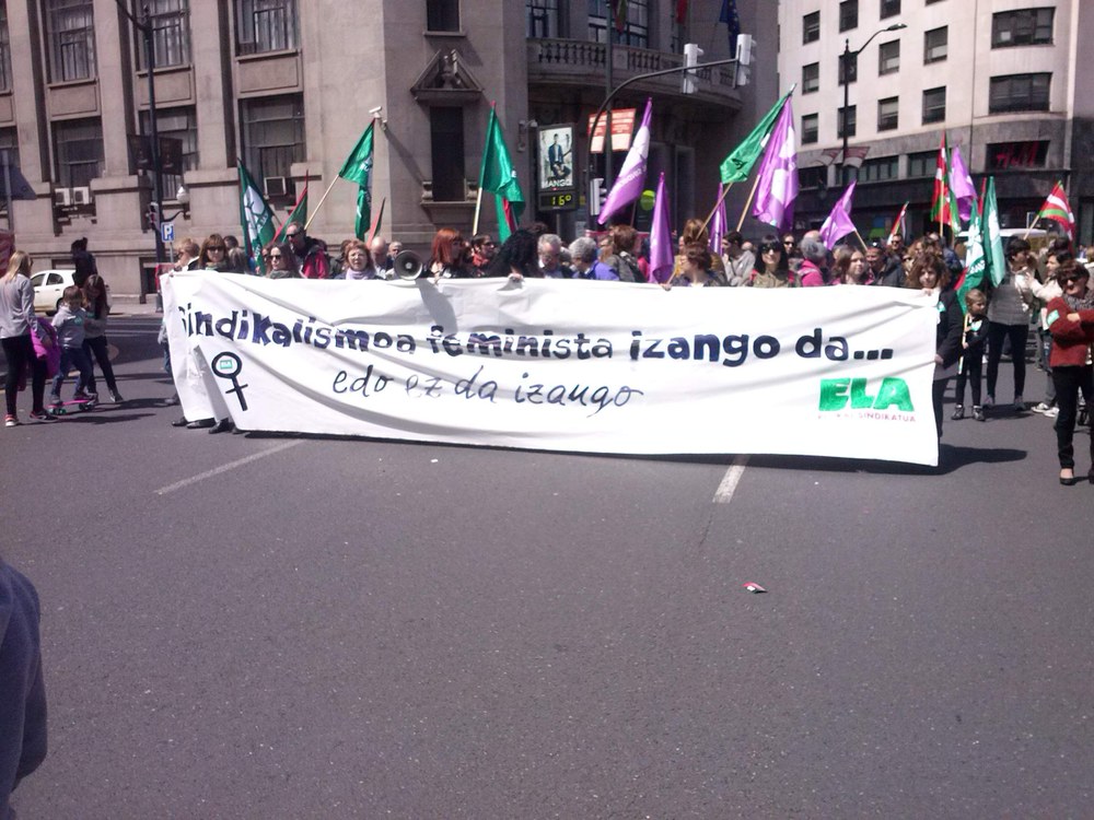 El 1 de mayo alzamos las banderas moradas (Euskal Herriko Emakumeon Mundu Martxa)