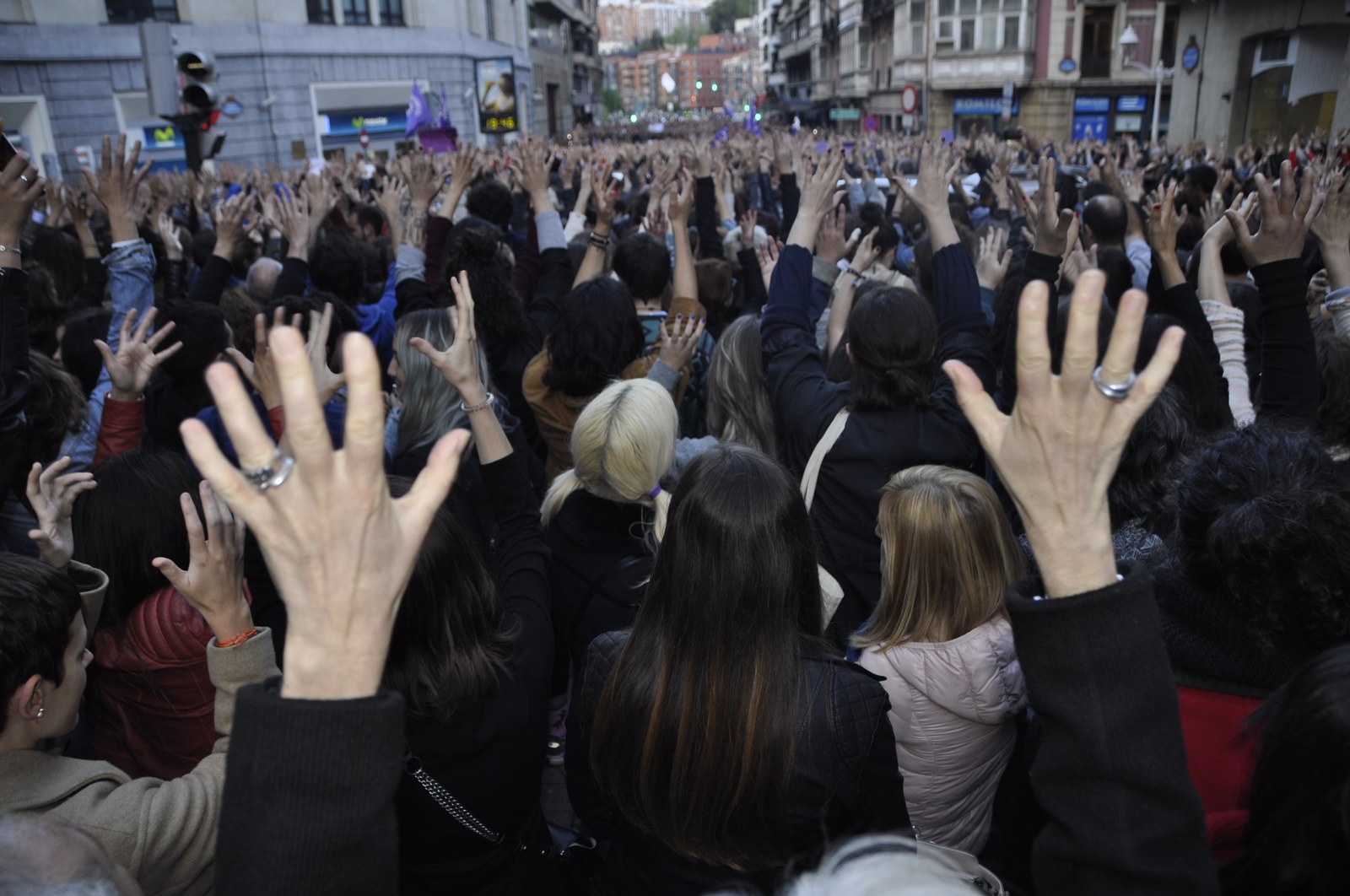 ELA reprueba la decisión de la Audiencia de Navarra de mantener en libertad provisional a los cinco miembros de ‘La Manada’ ELA reprueba la decisión de la Audiencia de Navarra de mantener en libertad provisional a los cinco miembros de ‘La Manada’