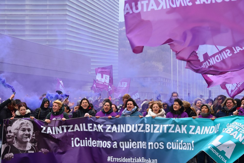 Marea morada el 8M #ErresidentziakBorrokan