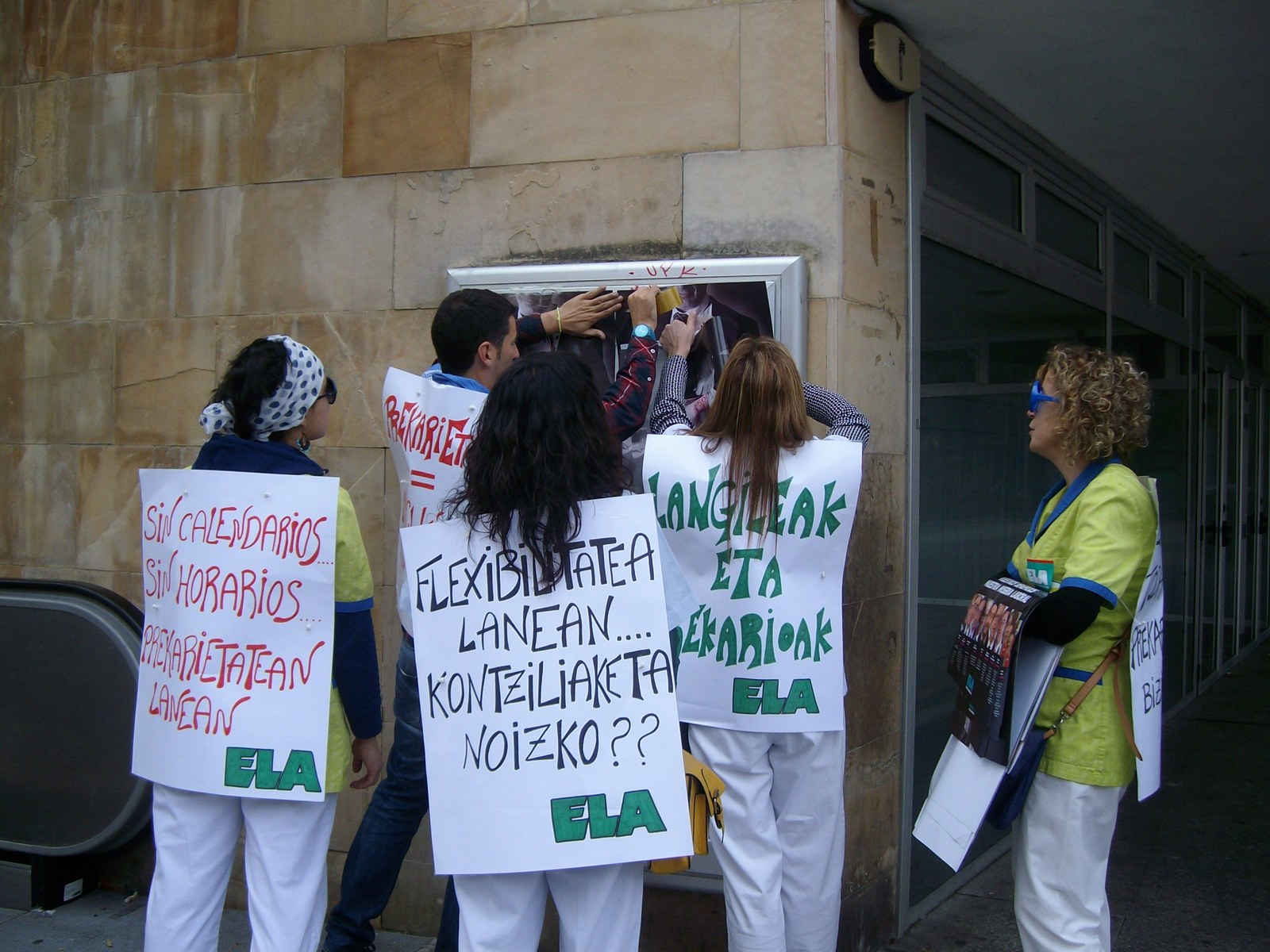 ¡Pasemos la escoba a la precariedad y tirémosla a la basura!